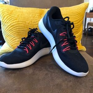 Nike Lunarlon running shoes size 9